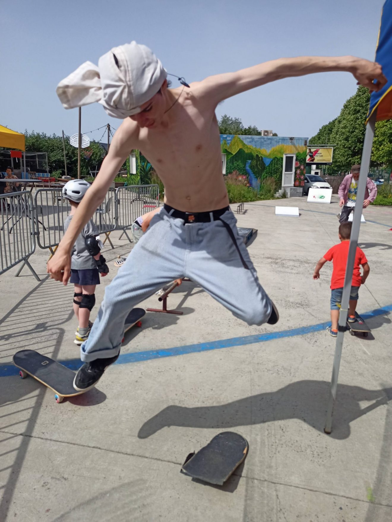 Initiation au skate sur le skatepark de Molewest